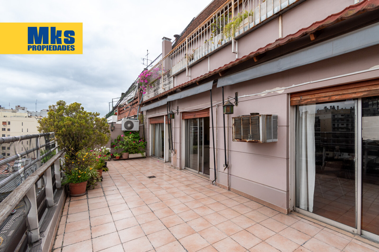 Departamento de 5 Ambientes c/dep en Venta 204 m2 con balcon aterrazado, cochera y baulera. — foto 8