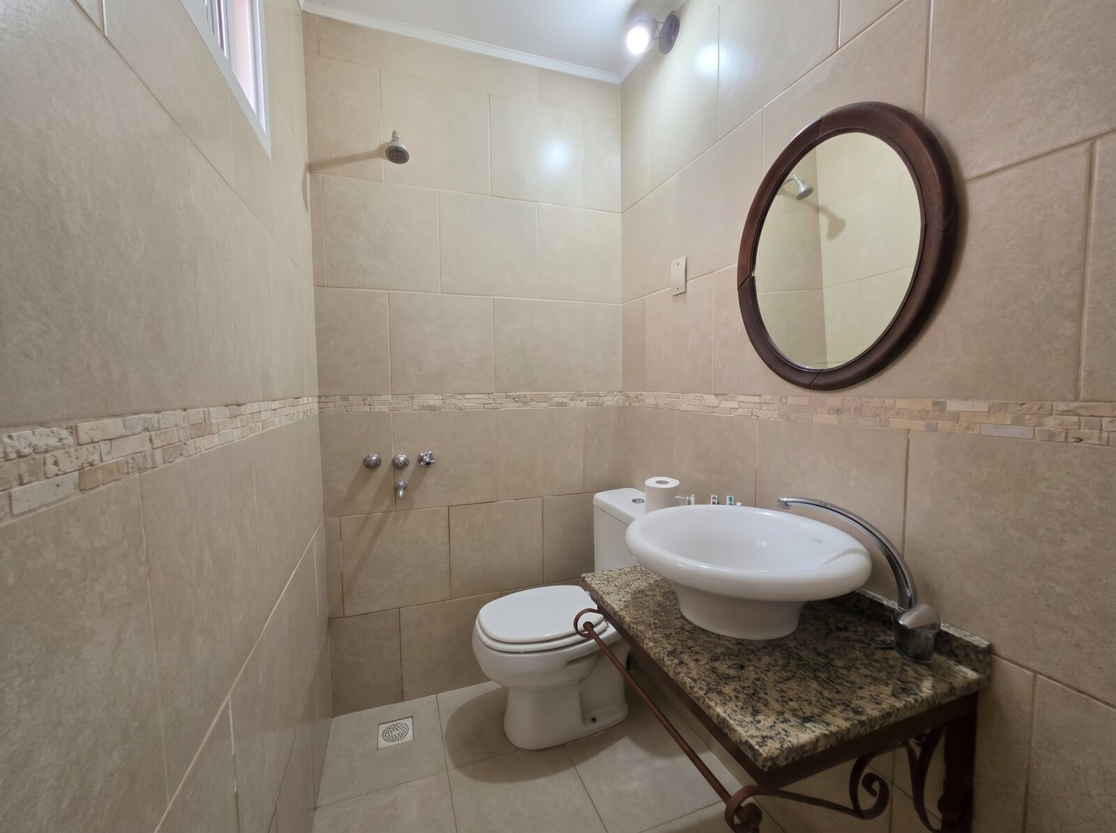 HERMOSA CASA EN PUEBLO ESTHER SOBRE AVENIDA — foto 13