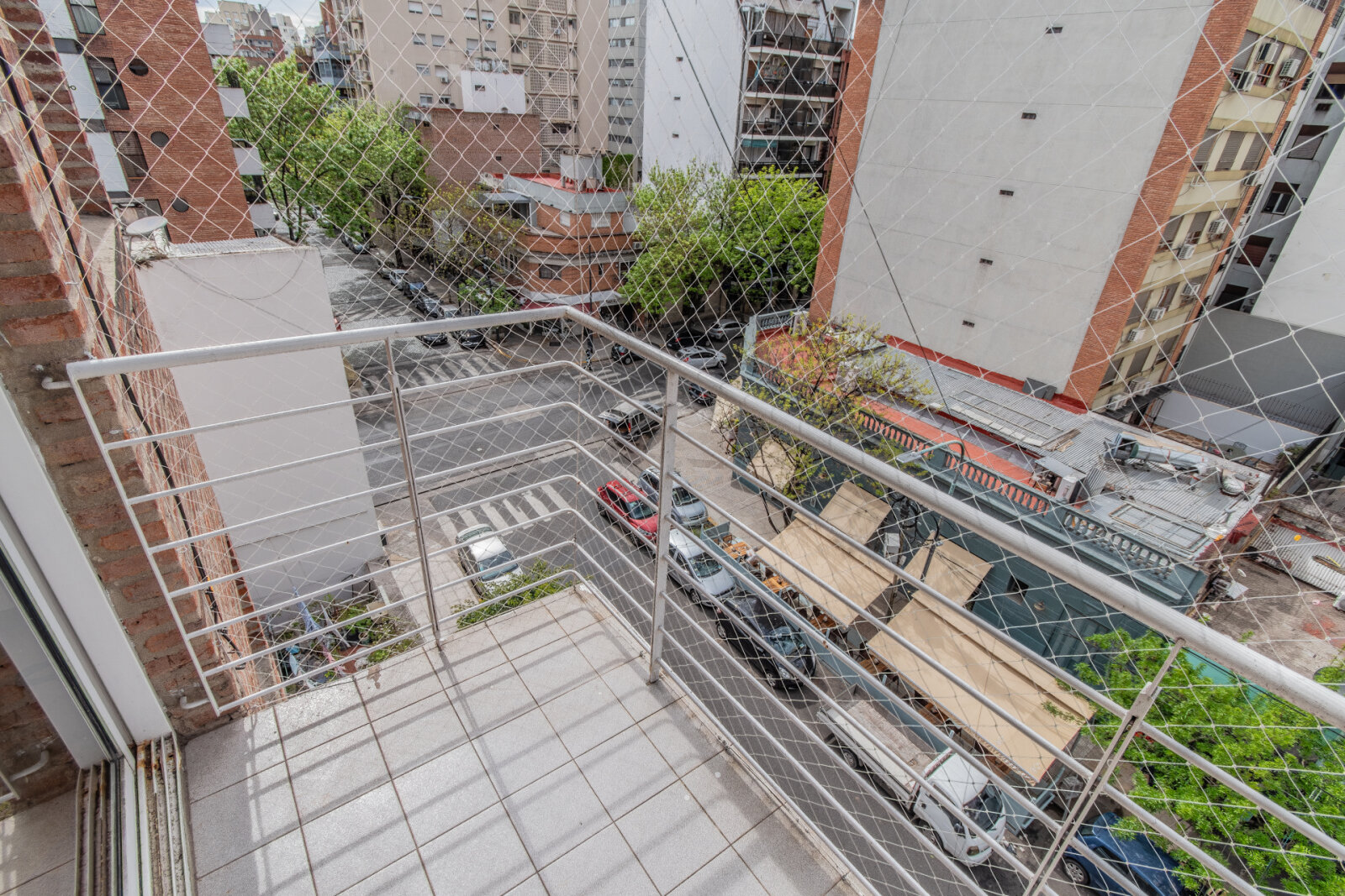 DEPARTAMENTO . FRENTE . CON BALCÓN — foto 3
