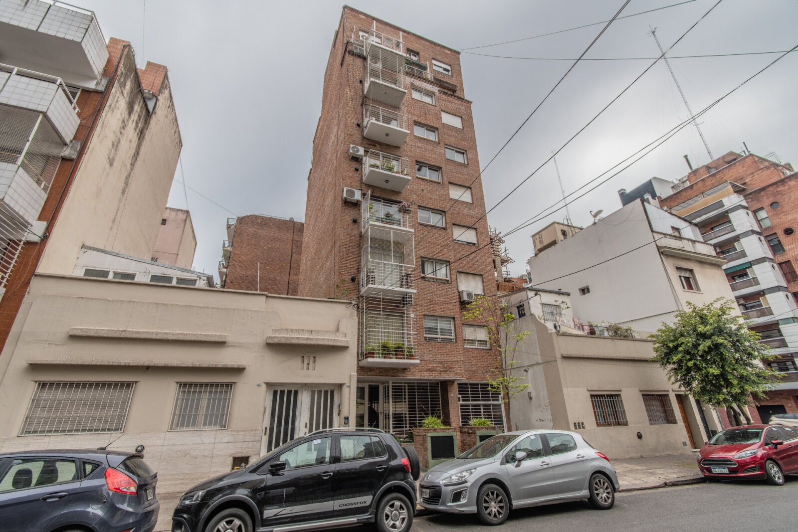 DEPARTAMENTO . FRENTE . CON BALCÓN - 30