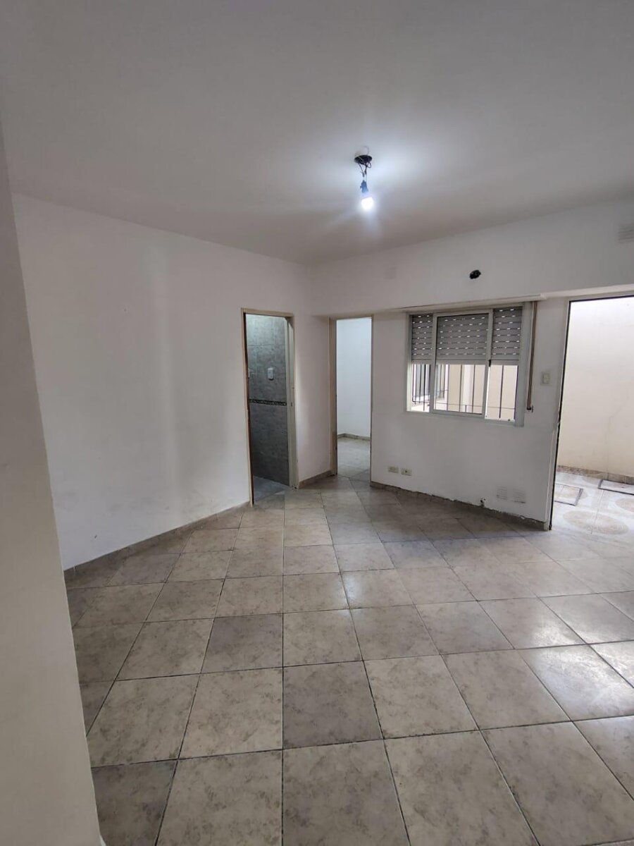 Departamento 3 ambientes con patio en castelar — foto 6