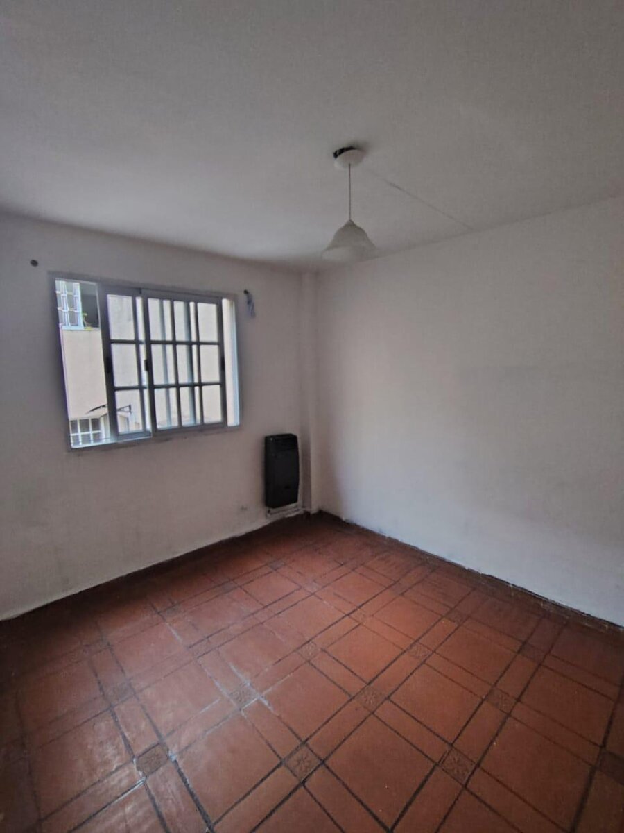 Departamento 3 ambientes con patio en castelar - 18