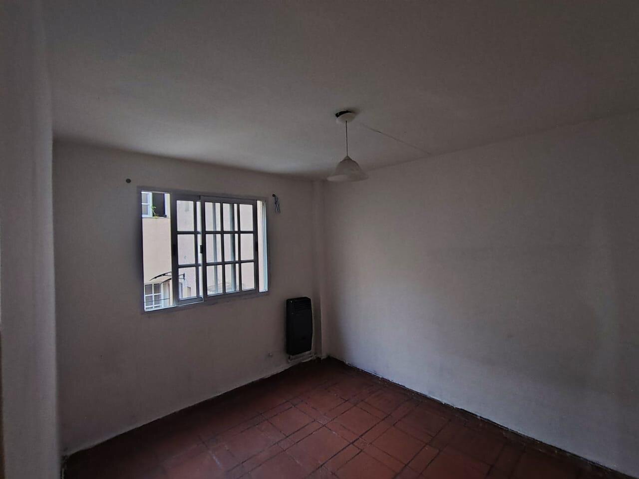 Departamento 3 ambientes con patio en castelar - 17