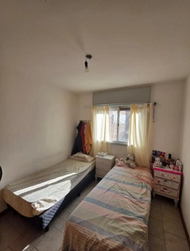 Depto 1 dormitorio, frente con balcón. 3 De Febrero 700. Barrio Martin - 7