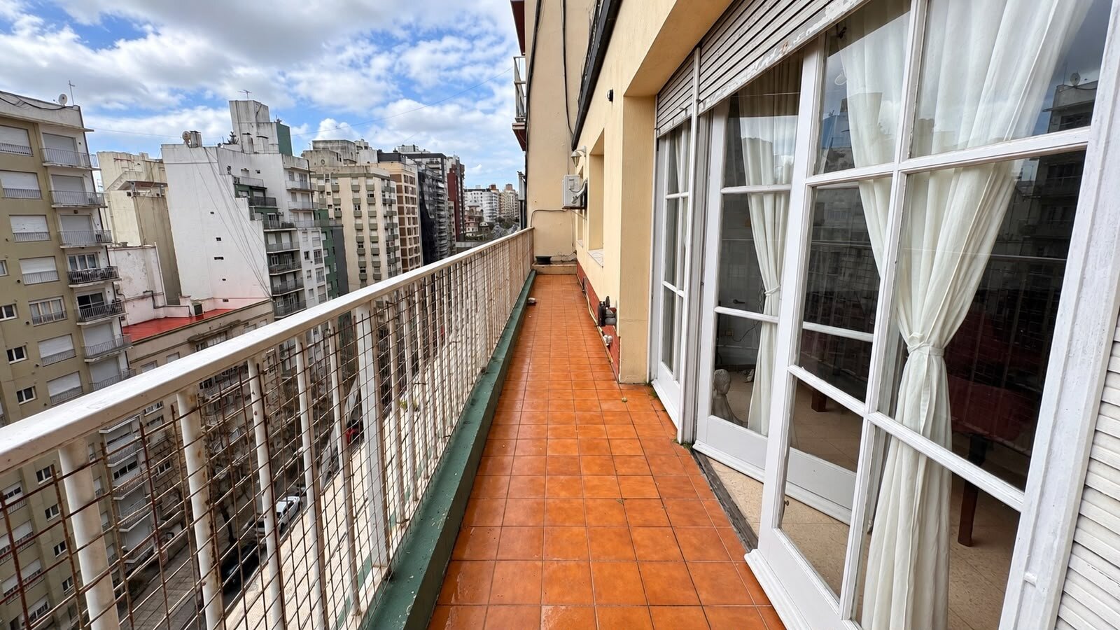 DEPARTAMENTO 4 AMBIENTES CON COCHERA - 4