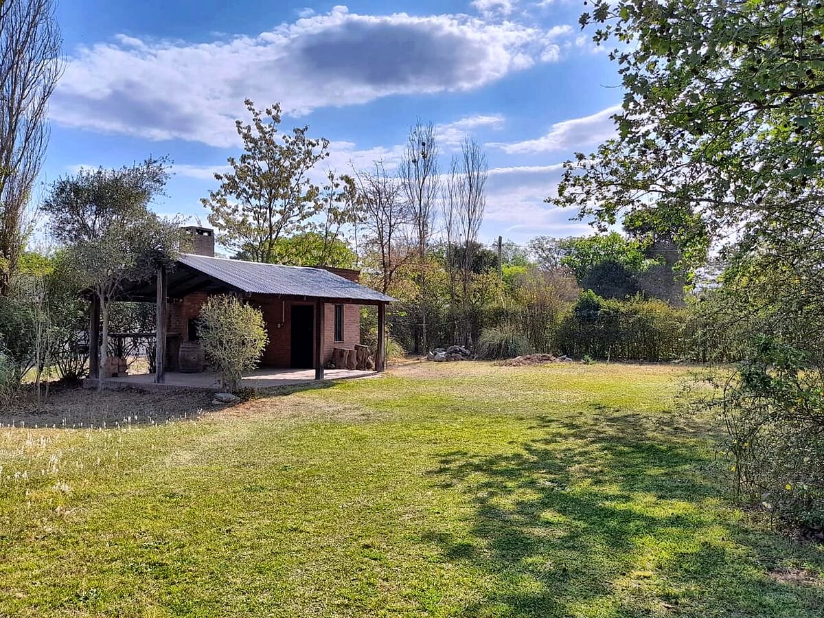 Casa en venta 2 dorm + quincho, parque de 1.200 m² a 150 m del río, Anisacate — foto 4