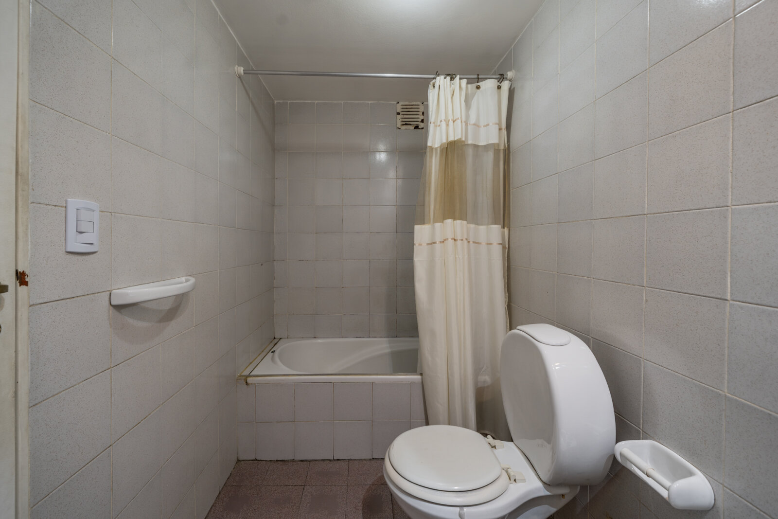 Departamento de dos ambientes, piso alto, muy Luminoso. — foto 12