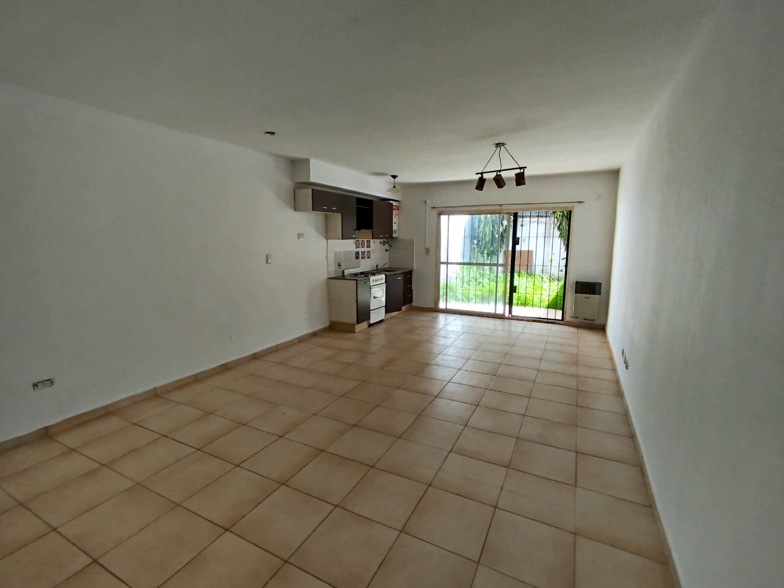 VENTA – MONOAMBIENTE CON AMPLIO PATIO – CONSTITUCIÓN 460 — foto 3