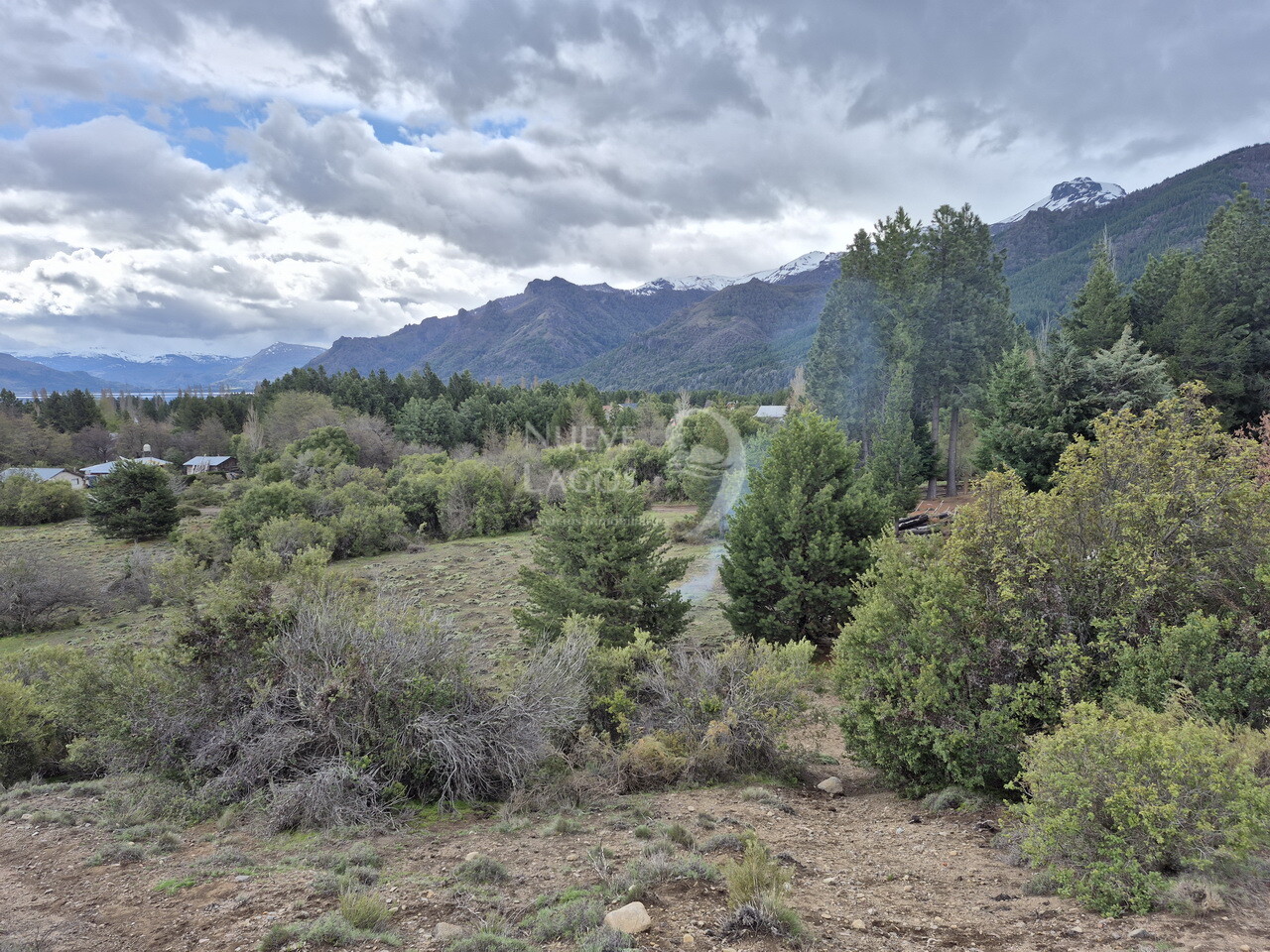 Venta de lote con fondo de espacio verde en Villa Lago Meliquina - 4