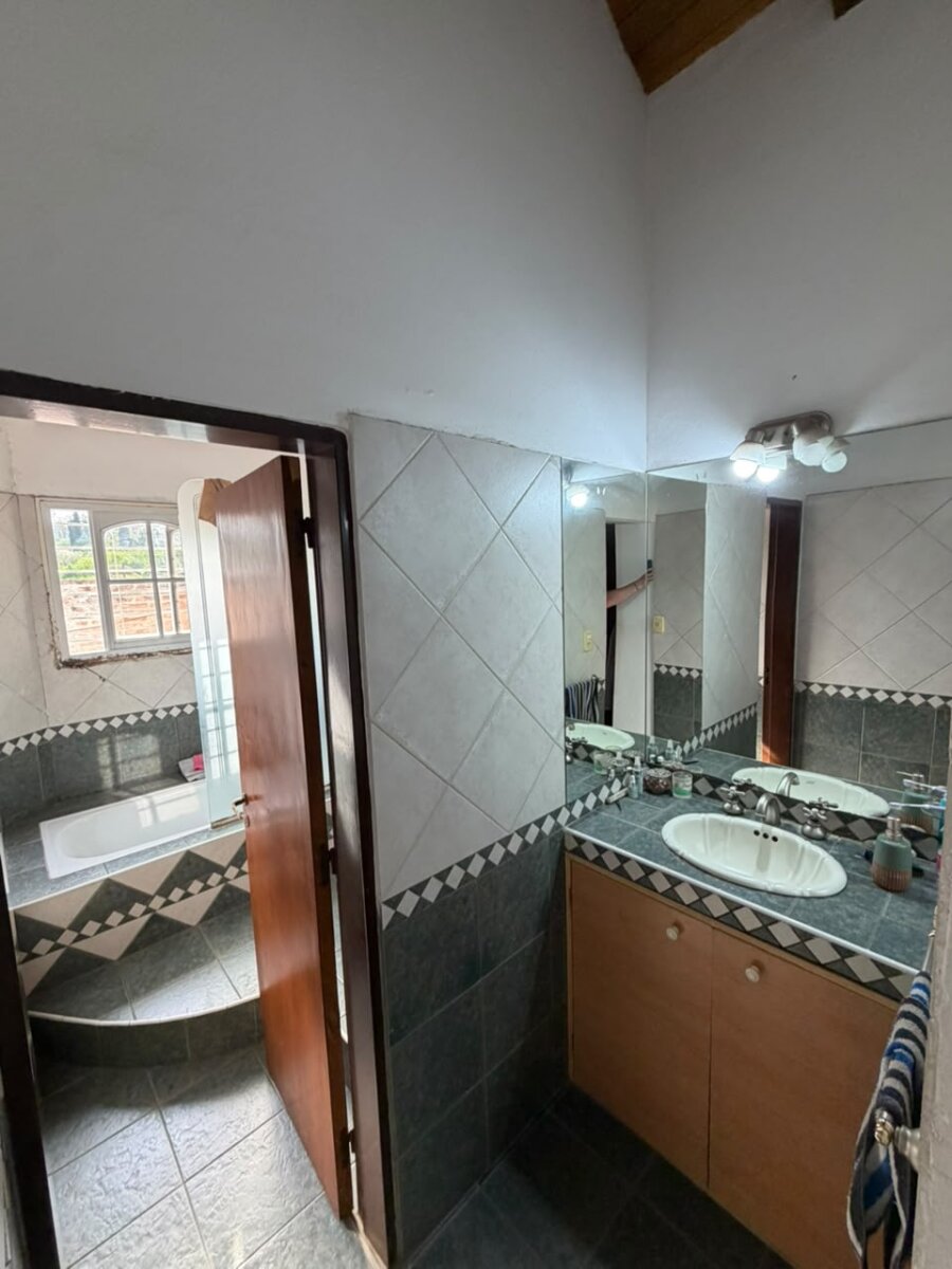 VENTA CASA 5 DORMITORIOS ZONA VILLA WALCARDE - 24