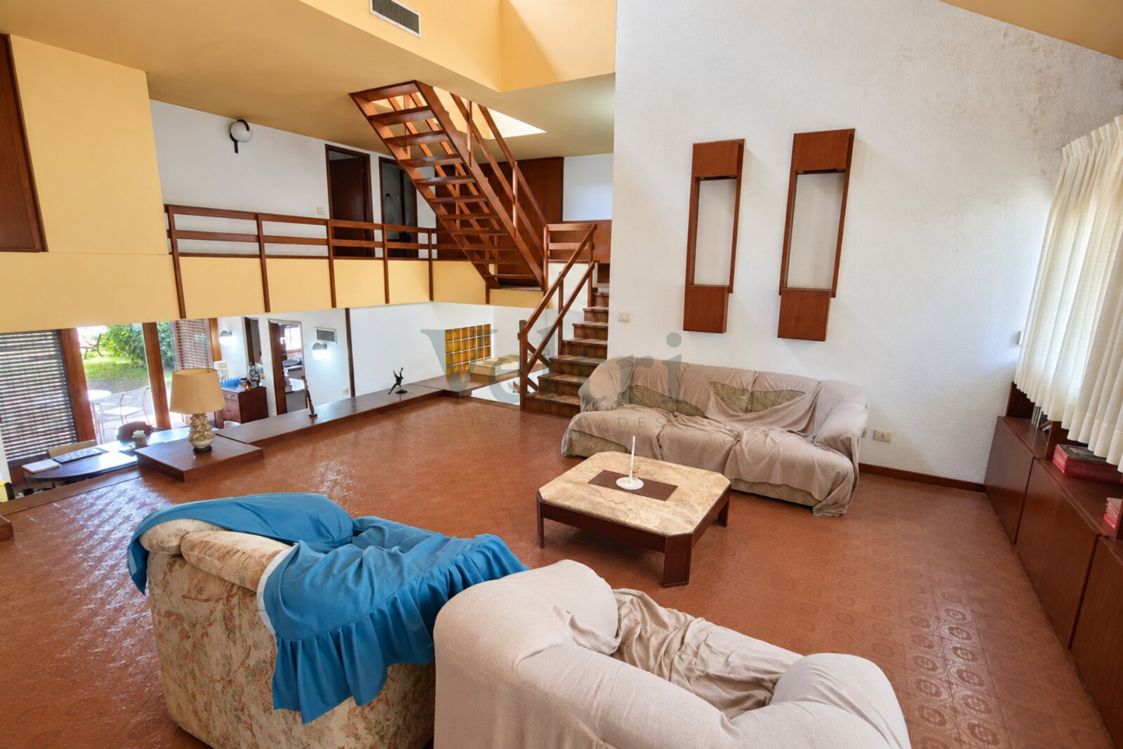 VENTA CASA DE 4 AMBIENTES CON JARDÍN, QUINCHO Y PILETA EN BERNAL — foto 6