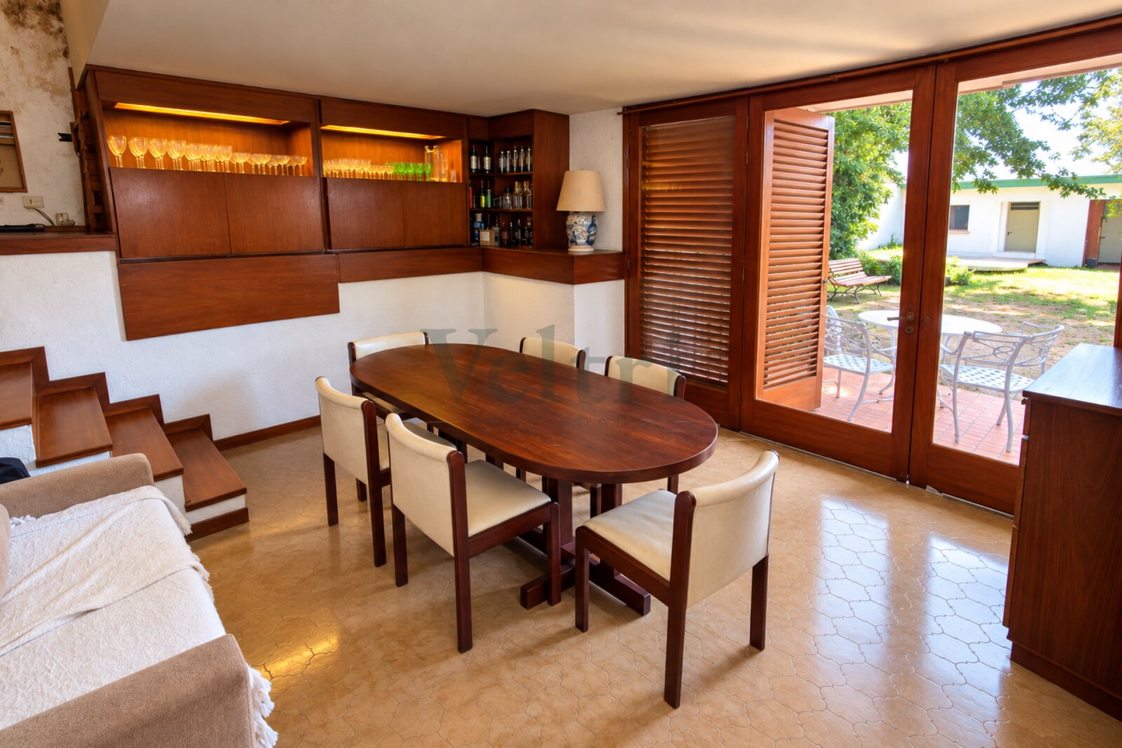 VENTA CASA DE 4 AMBIENTES CON JARDÍN, QUINCHO Y PILETA EN BERNAL — foto 8