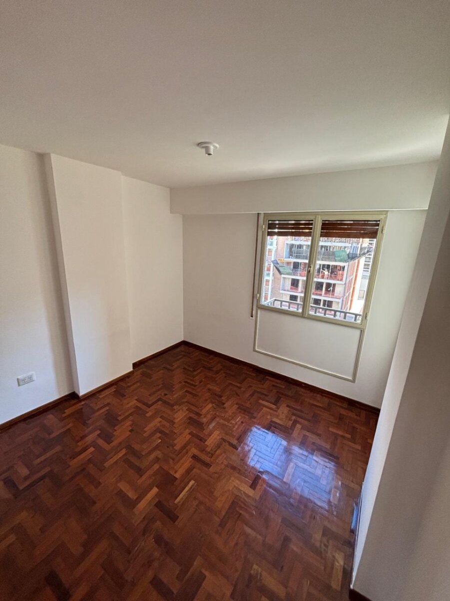 ¡HERMOSO Y ESPACIOSO DEPARTAMENTO AL FRENTE EN ALQUILER! — foto 3