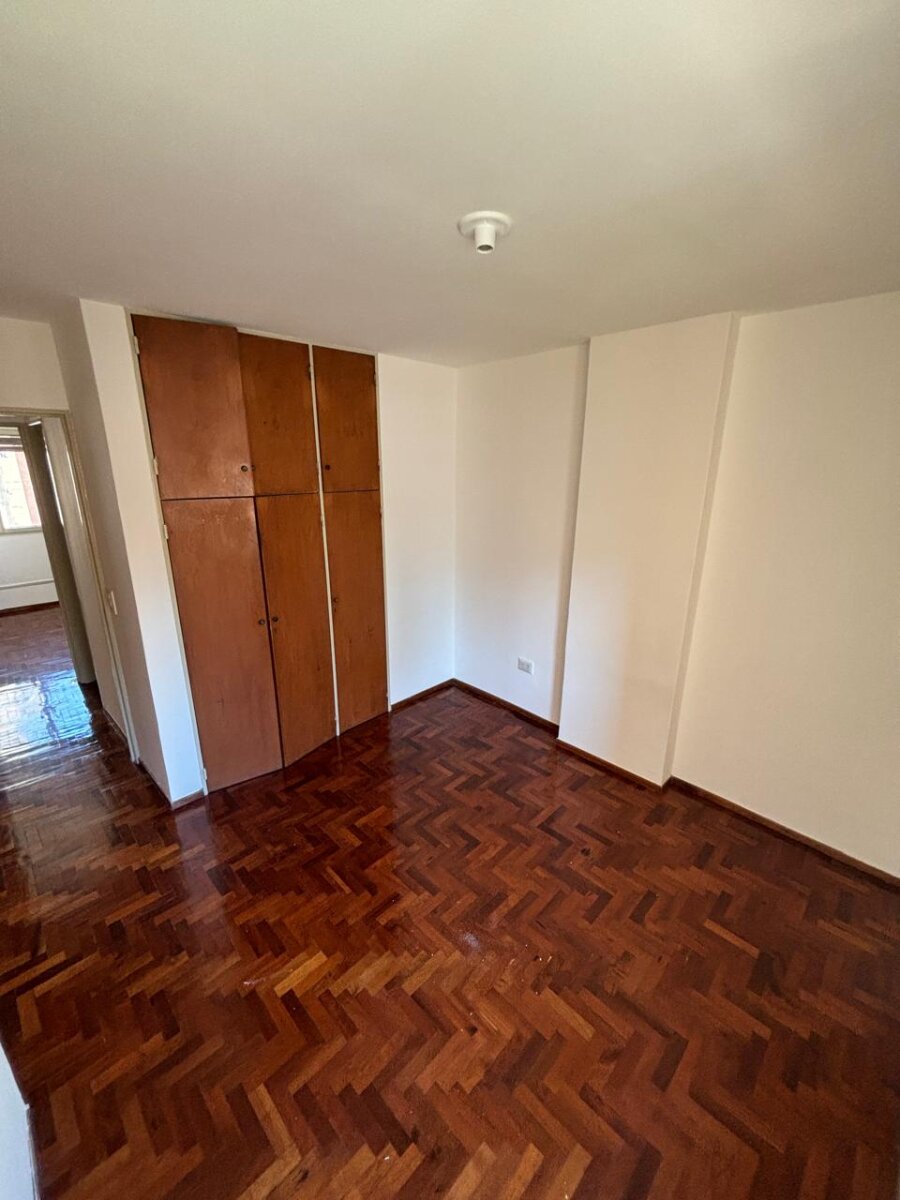 ¡HERMOSO Y ESPACIOSO DEPARTAMENTO AL FRENTE EN ALQUILER! — foto 4