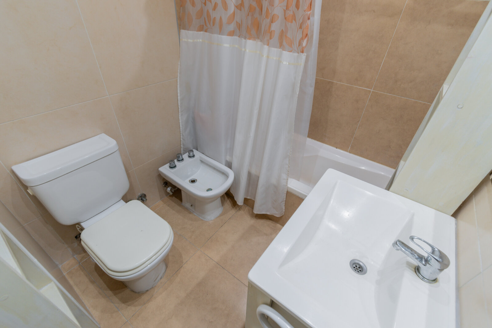 Departamento de 2 ambientes con patio cubierto. Apto crédito. Apto profesional — foto 3