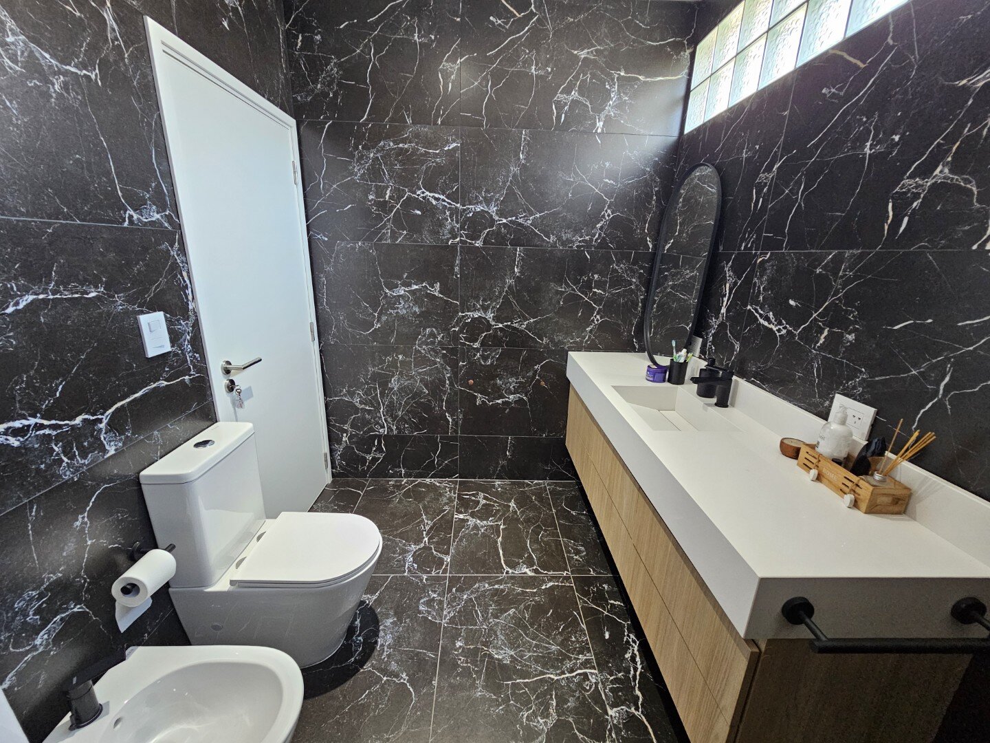 Casa moderna y funcional de dos plantas, cuatro dormitorios y cuatro baños - 30