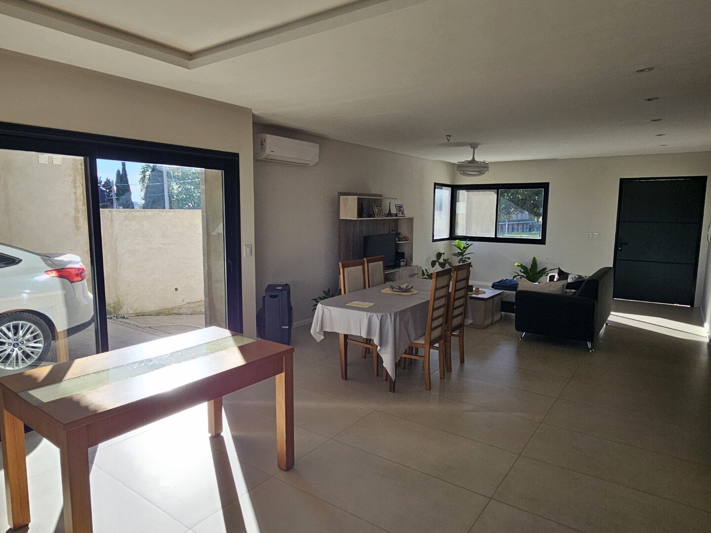 Casa moderna y funcional de dos plantas, cuatro dormitorios y cuatro baños — foto 10