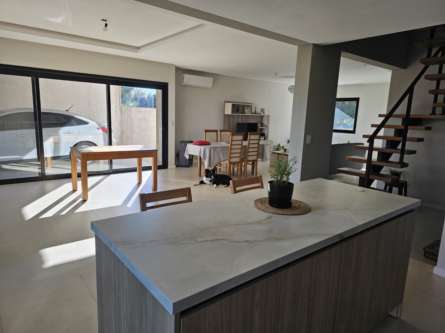 Casa moderna y funcional de dos plantas, cuatro dormitorios y cuatro baños — foto 12