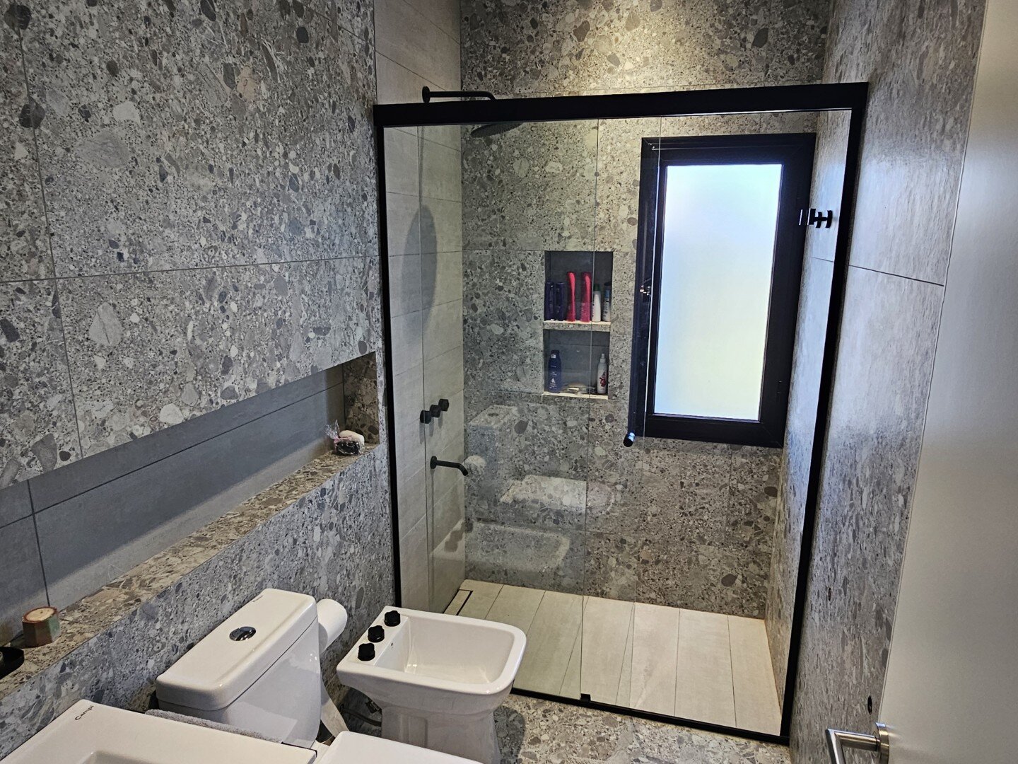 Casa moderna y funcional de dos plantas, cuatro dormitorios y cuatro baños - 28