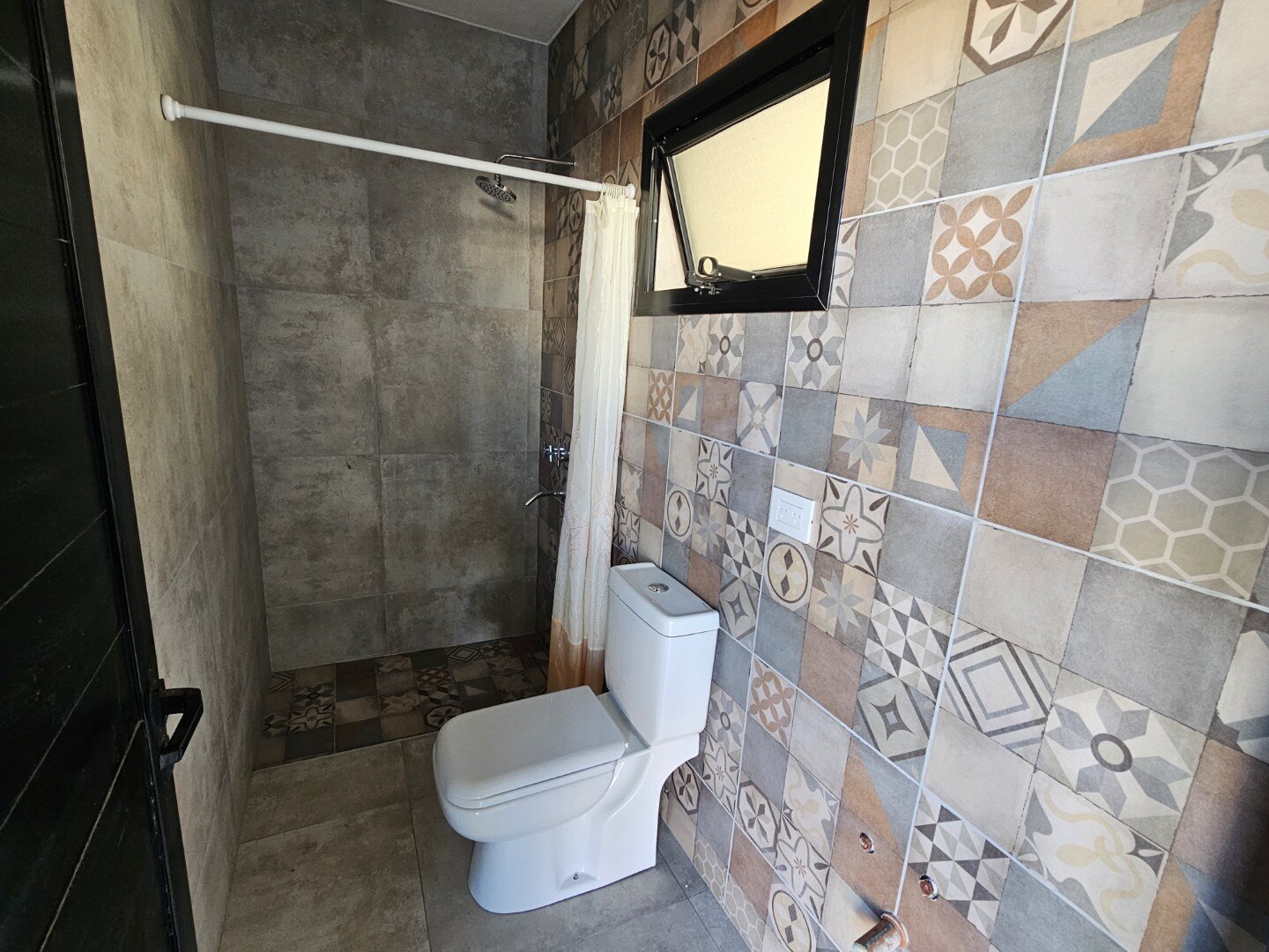 Casa moderna y funcional de dos plantas, cuatro dormitorios y cuatro baños - 34