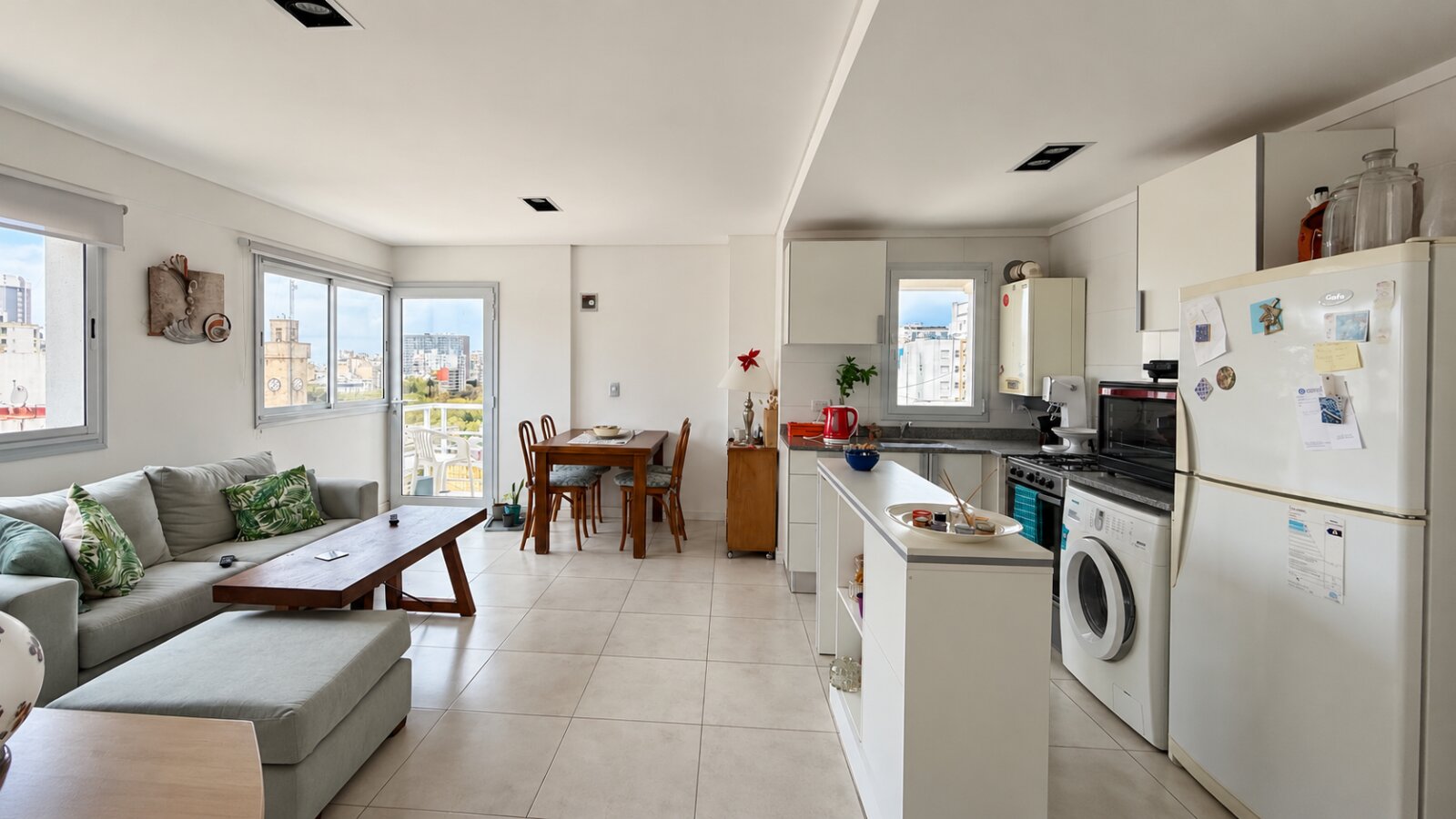 VENTA | DEPARTAMENTO DE 2 AMBIENTES CON BALCÓN Y COCHERA | ZONA CENTRO — foto 2