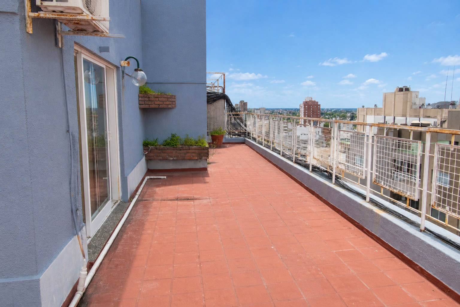 Luminoso Departamento Duplex con balcón terraza y vista panorámica - Seguridad 24hs - 152m² - Ramos Mejía — foto 7