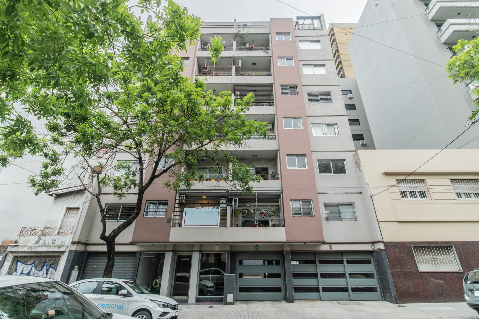 DEPARTAMENTO . FRENTE . BALCÓN Y COCHERA CUBIERTA.BAULERA — foto 2