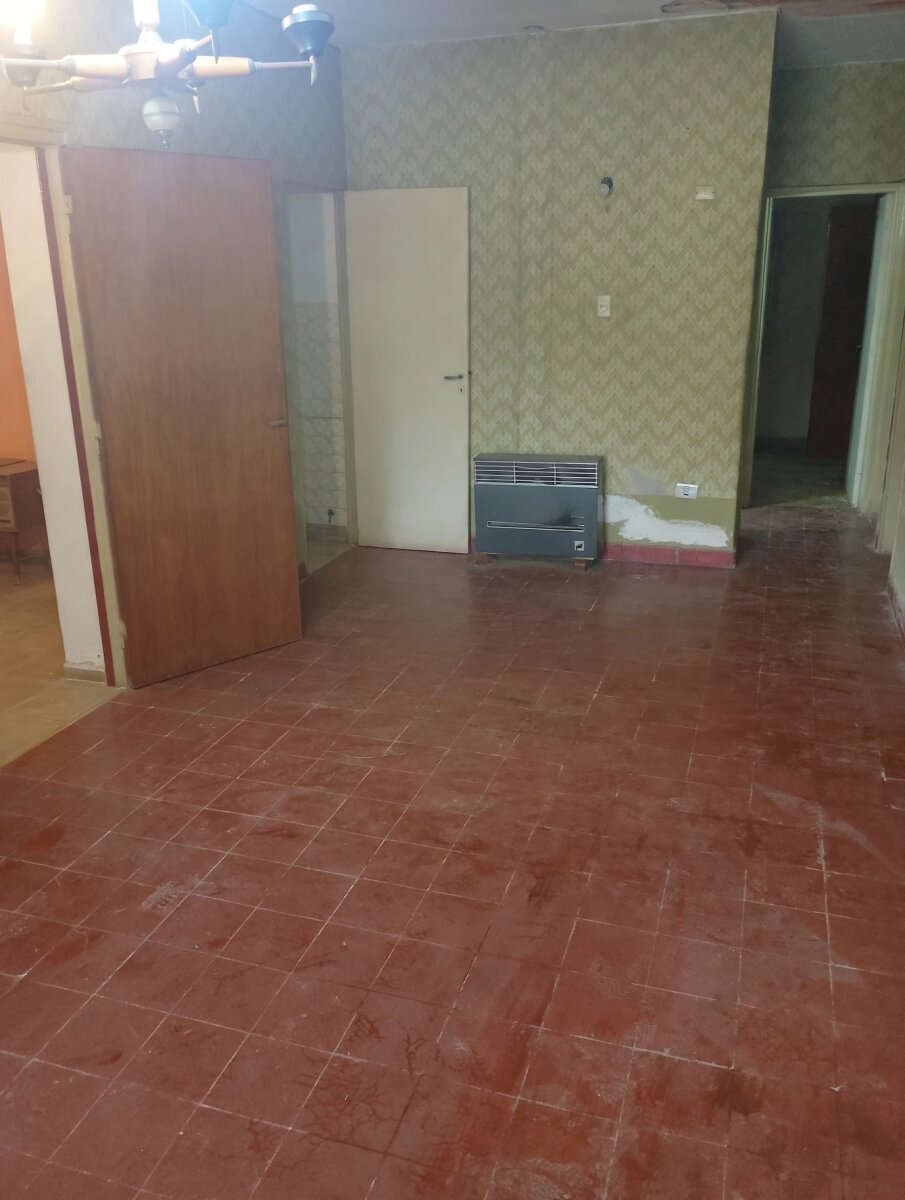 COLINAS DE V. SARSFIELD - FTE A PLAZA - A RECICLAR — foto 5