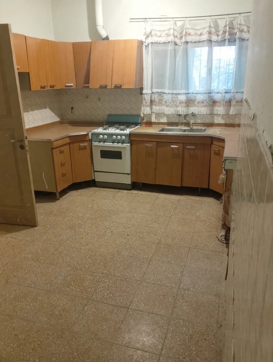 COLINAS DE V. SARSFIELD - FTE A PLAZA - A RECICLAR — foto 6