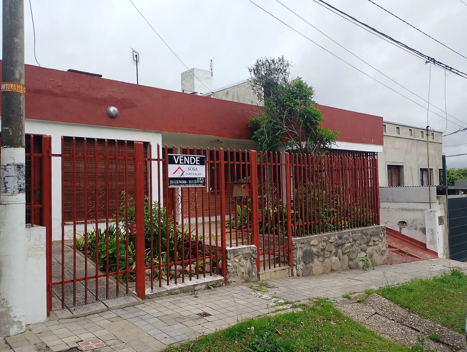 COLINAS DE V. SARSFIELD - FTE A PLAZA - A RECICLAR