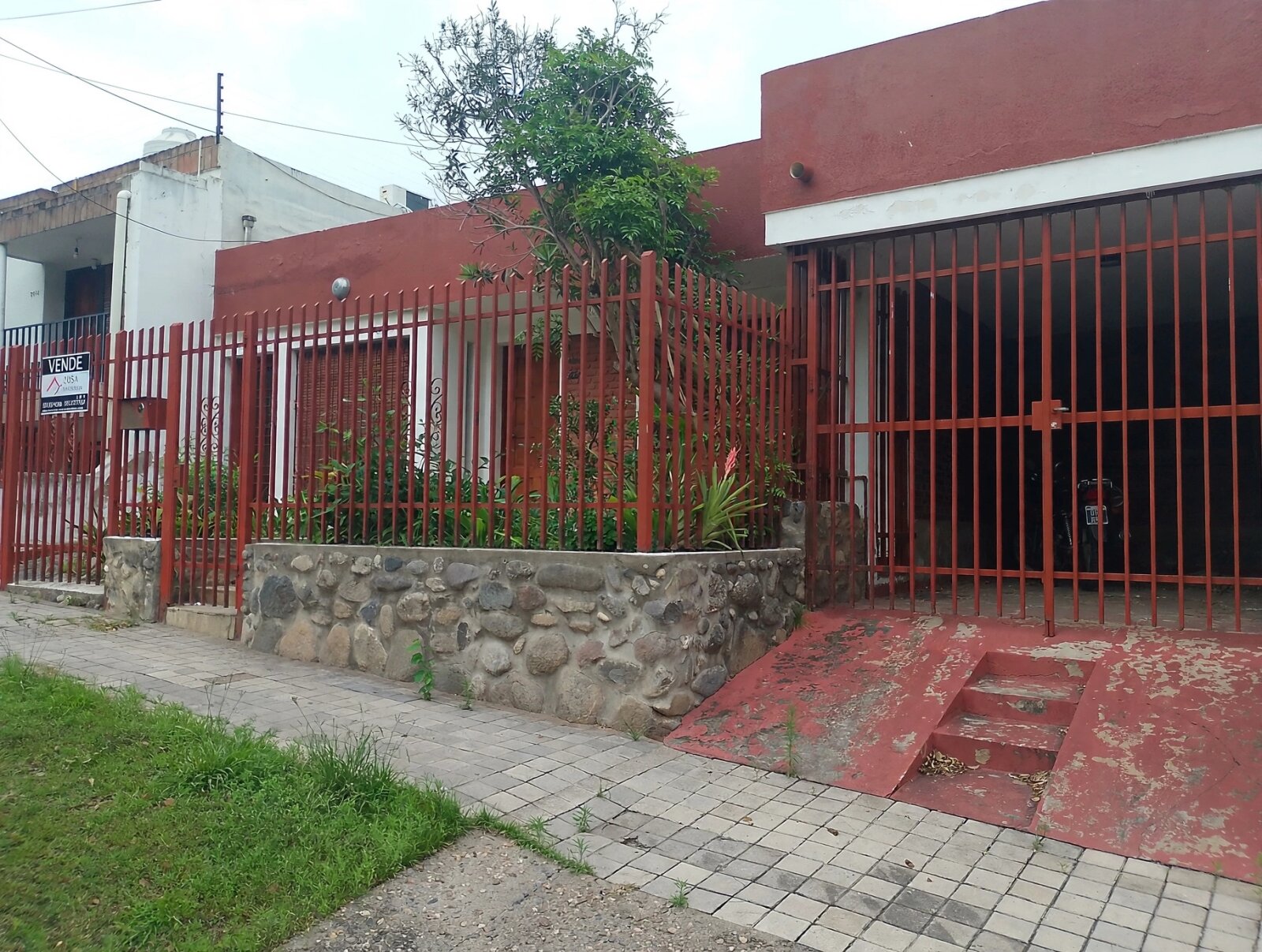 COLINAS DE V. SARSFIELD - FTE A PLAZA - A RECICLAR — foto 2