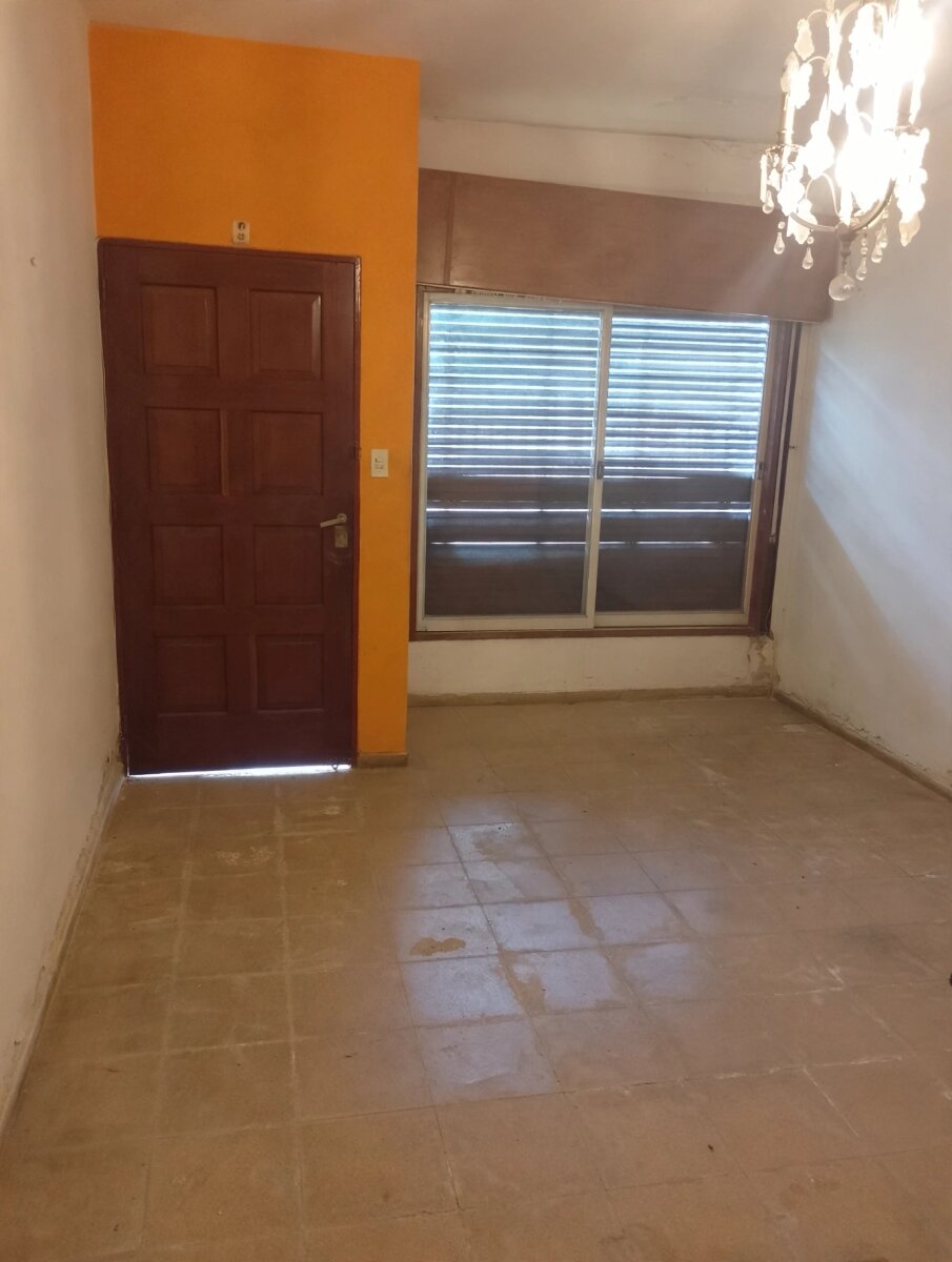 COLINAS DE V. SARSFIELD - FTE A PLAZA - A RECICLAR — foto 3