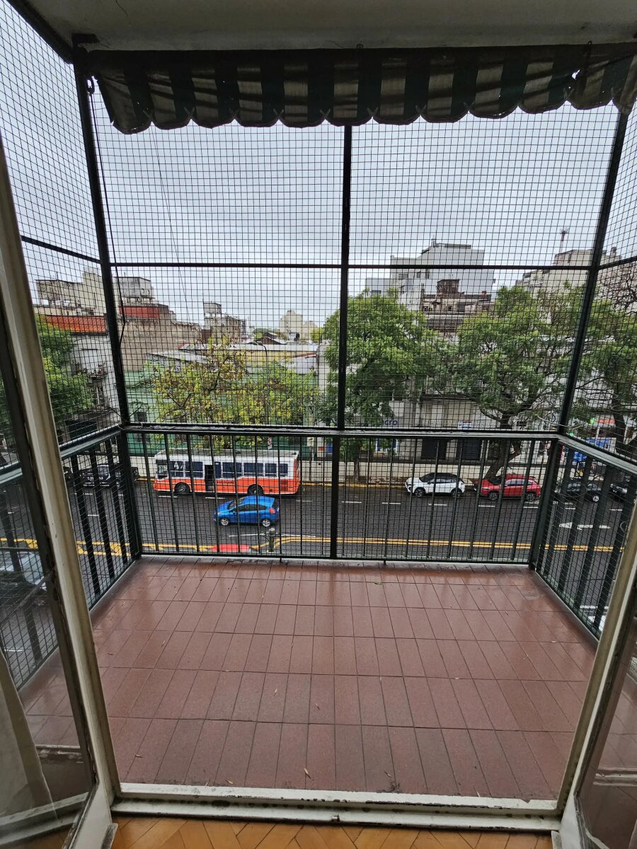 CHACARITA - VENTA 4 AMB. - FRENTE - BALCÓN - OPORTUNIDAD!! - 2