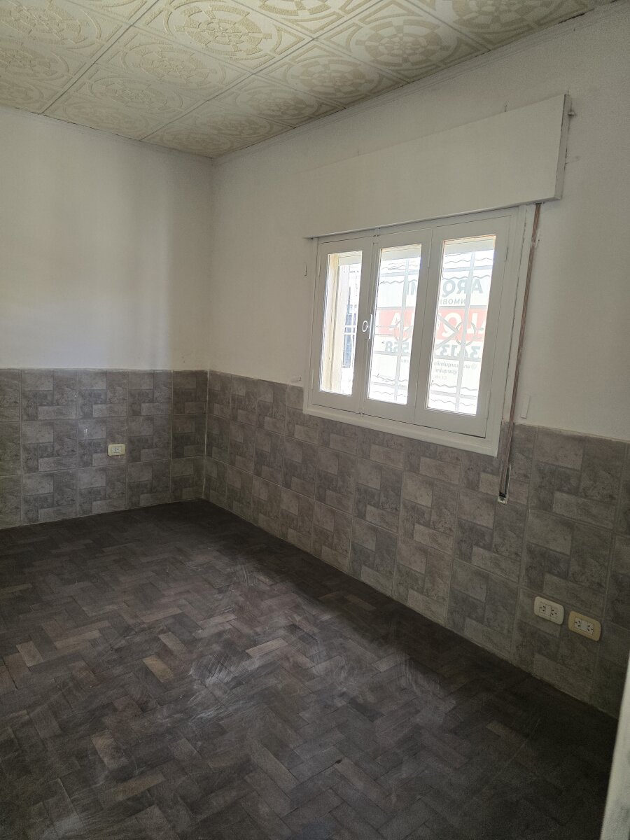 ALQUILER AMPLIA PROPIEDAD DE 3 DORMITORIOS CON PATIO IDEAL PARA VIVIENDA O USO COMERCIAL — foto 8