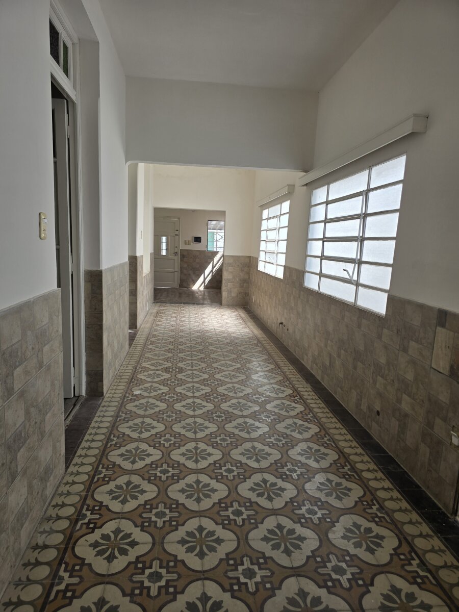 ALQUILER AMPLIA PROPIEDAD DE 3 DORMITORIOS CON PATIO IDEAL PARA VIVIENDA O USO COMERCIAL — foto 3