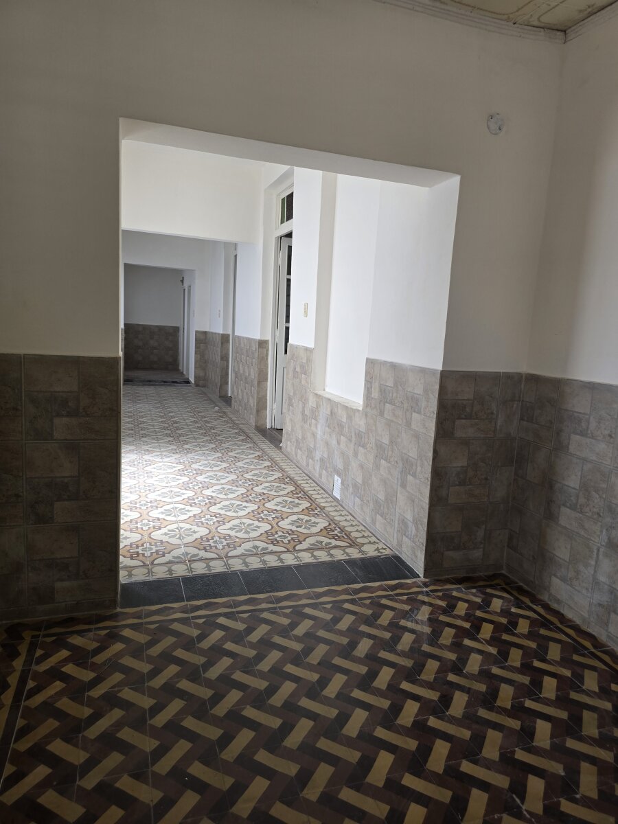 ALQUILER AMPLIA PROPIEDAD DE 3 DORMITORIOS CON PATIO IDEAL PARA VIVIENDA O USO COMERCIAL — foto 4