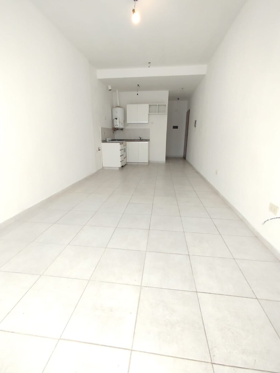 ALQUILO MONOAMBIENTE CON PATIO - GARIBALDI Y SAN MARTIN — foto 3