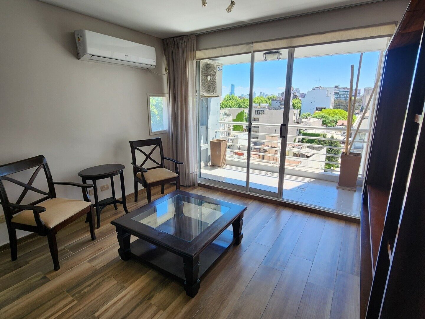 DEPARTAMENTO EN TORRE . FRENTE . PISO ALTO CON COCHERA FIJA Y CUBIERTA. PILETA Y PARQUE