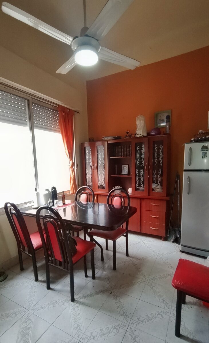 Departamento 3 ambientes a la venta, zona La Boca, con balcón al frente, muy luminoso. — foto 2