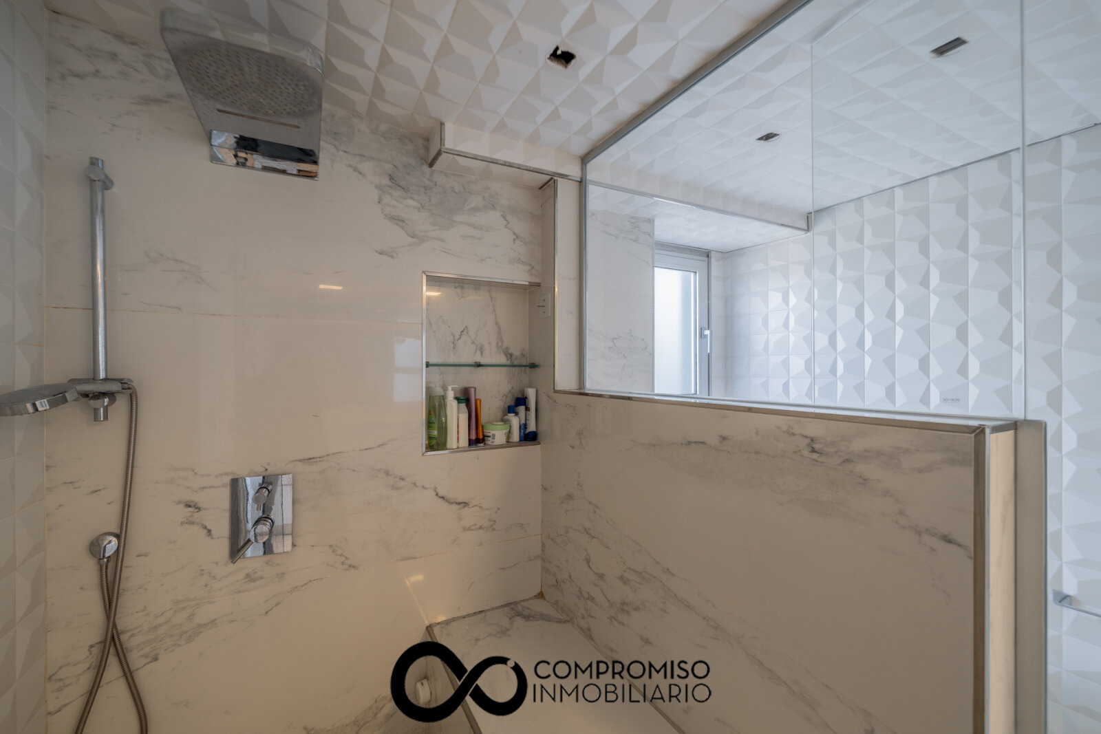 Venta. Departamento 5 Ambientes. Terraza, Quincho, Vista. 2 Cocheras. Palermo - 26