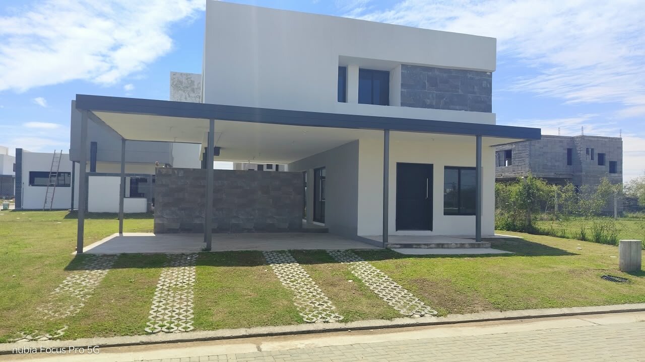 ALQUILER CASA 3 DORM 3BAÑOS C/PATIO Ch Y ASADOR  en HOUSING - E53 $ 1.200.000