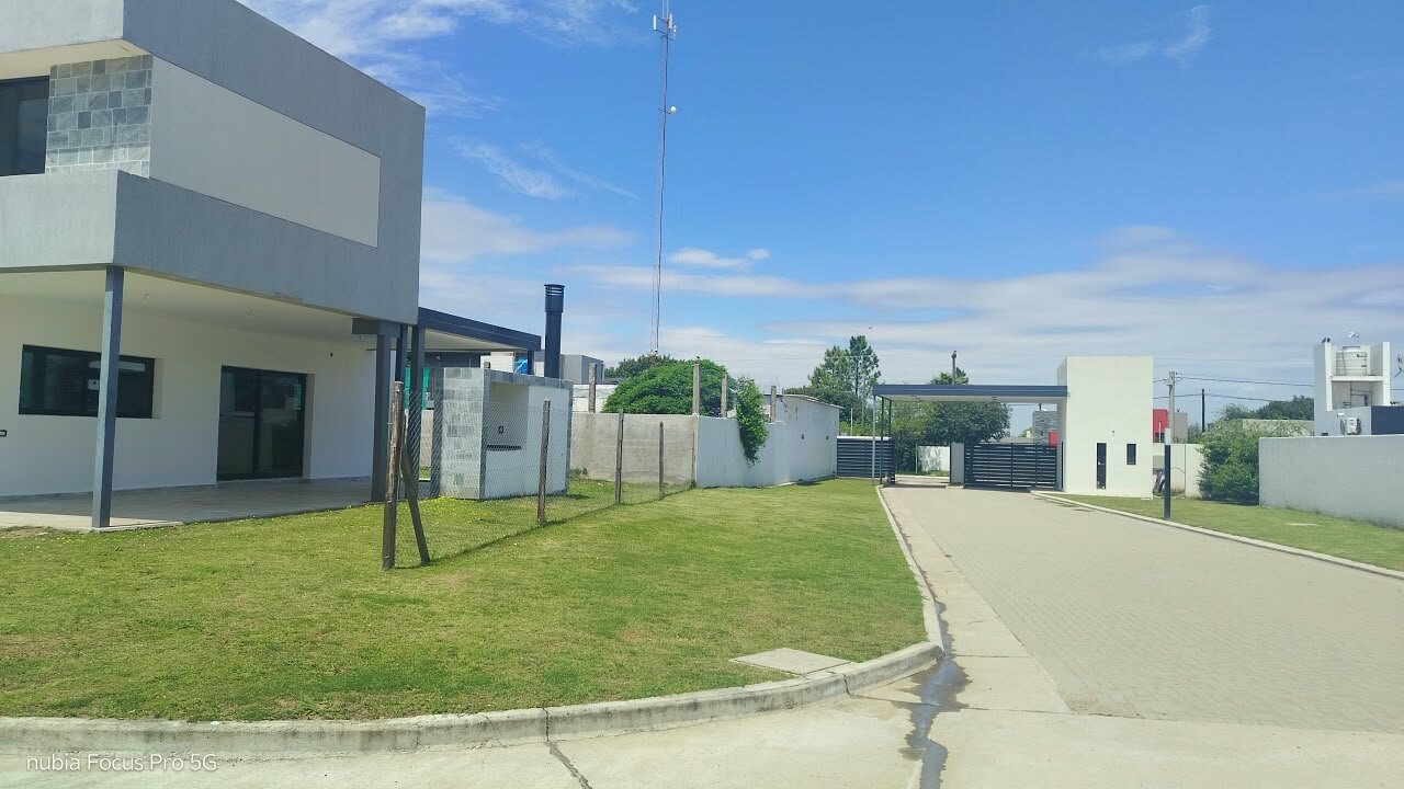 ALQUILER CASA 2 DORM 2BAÑOS C/PATIO COCHERA Y ASADOR  en HOUSING - E53 $ 900.000