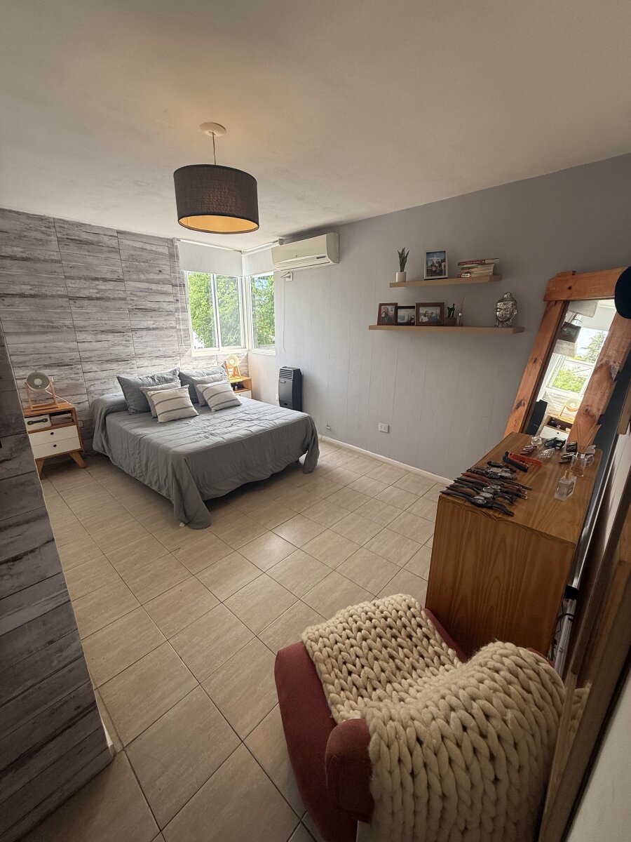 Casa con gran parque y pileta en Villa Rivera Indarte- 4 dorm, 3 baños, cochera techada - 36