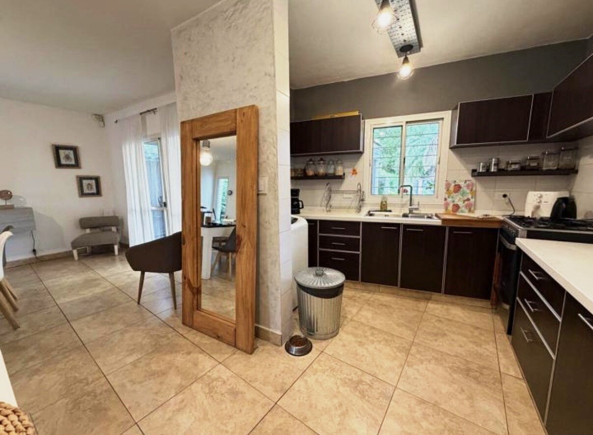Casa con gran parque y pileta en Villa Rivera Indarte- 4 dorm, 3 baños, cochera techada - Imagen 7