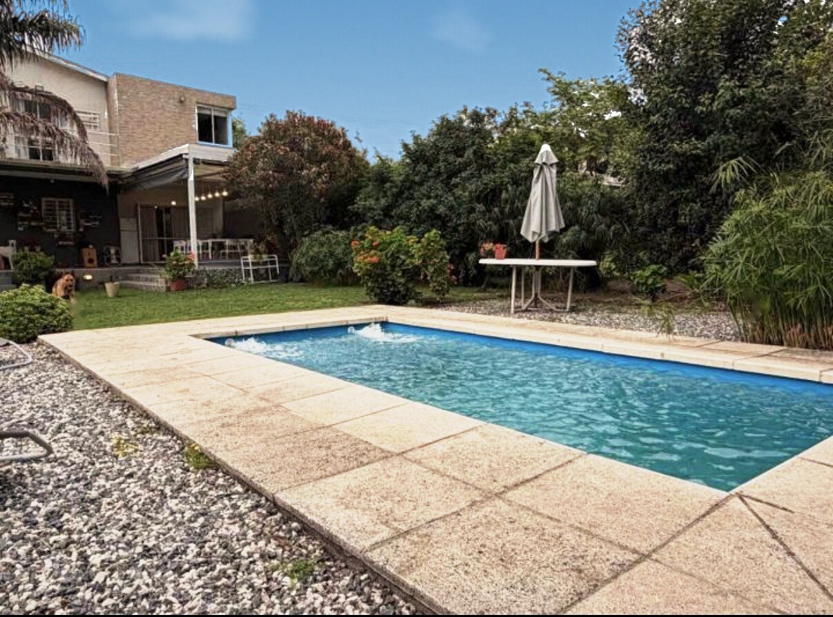 Casa con gran parque y pileta en Villa Rivera Indarte- 4 dorm, 3 baños, cochera techada - Imagen 17