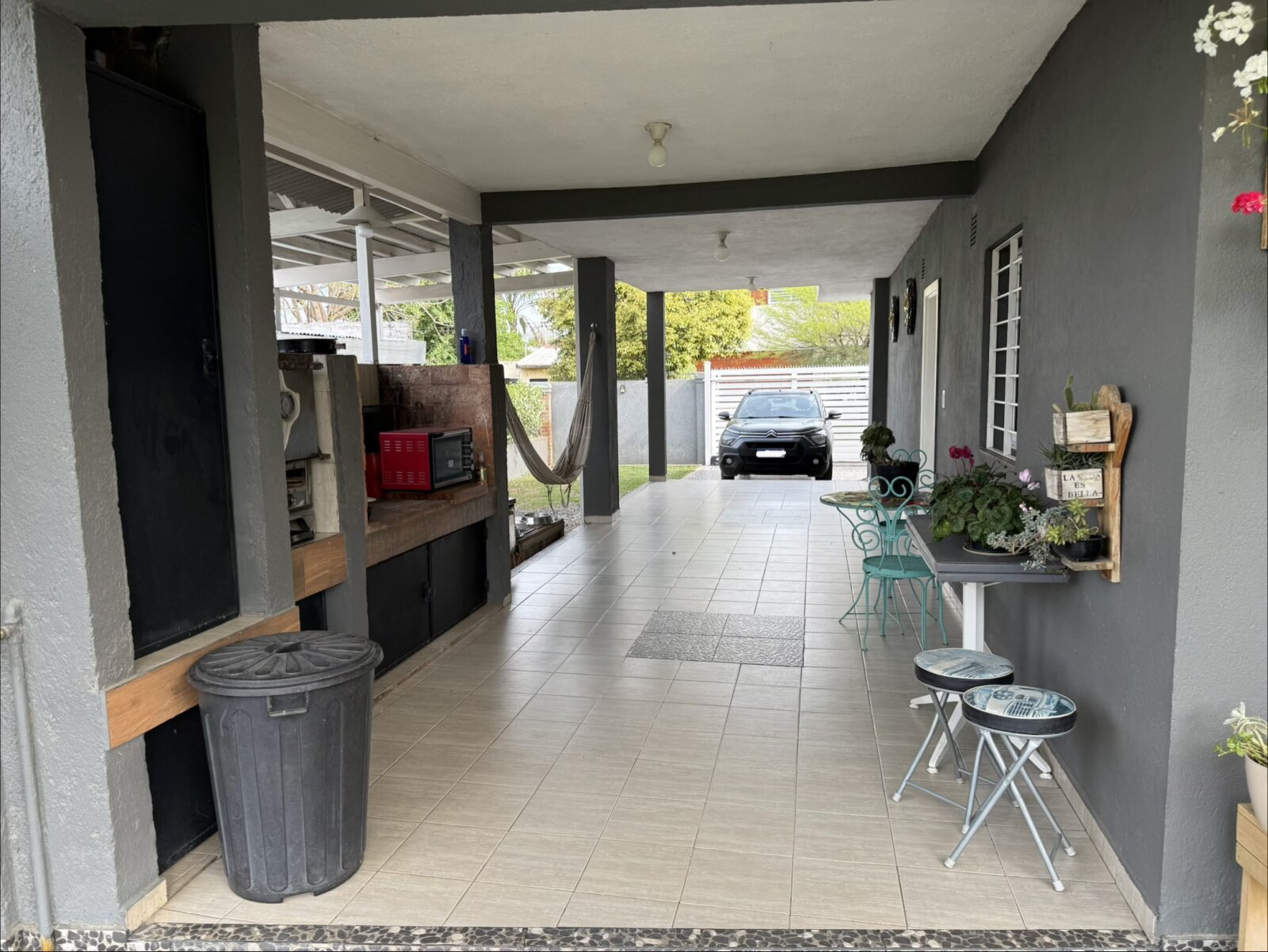 Casa con gran parque y pileta en Villa Rivera Indarte- 4 dorm, 3 baños, cochera techada - 52