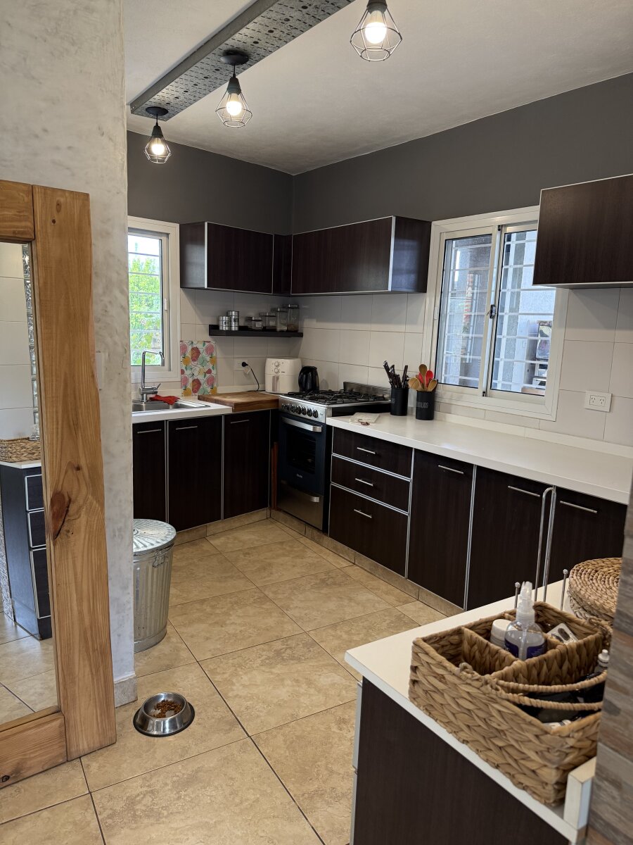 Casa con gran parque y pileta en Villa Rivera Indarte- 4 dorm, 3 baños, cochera techada - 16