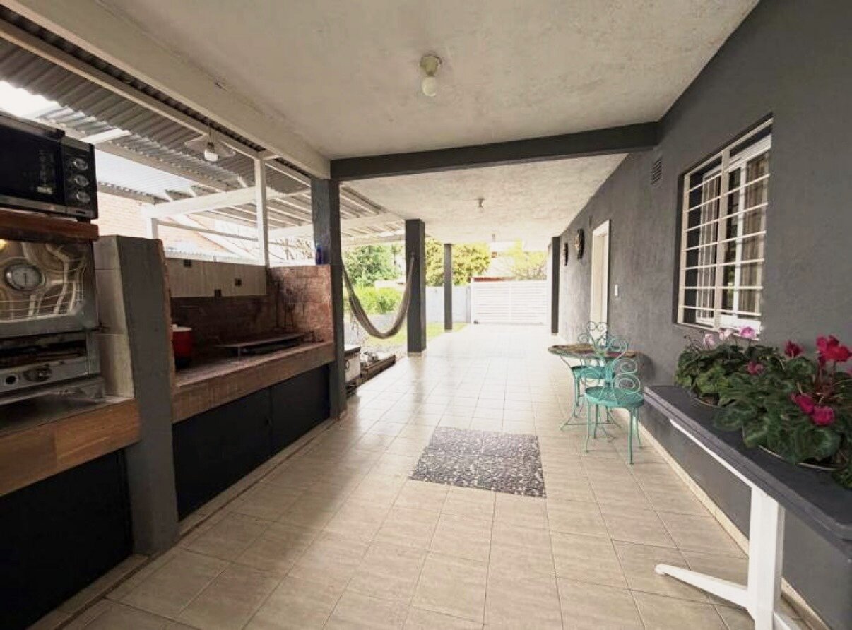 Casa con gran parque y pileta en Villa Rivera Indarte- 4 dorm, 3 baños, cochera techada - Imagen 9