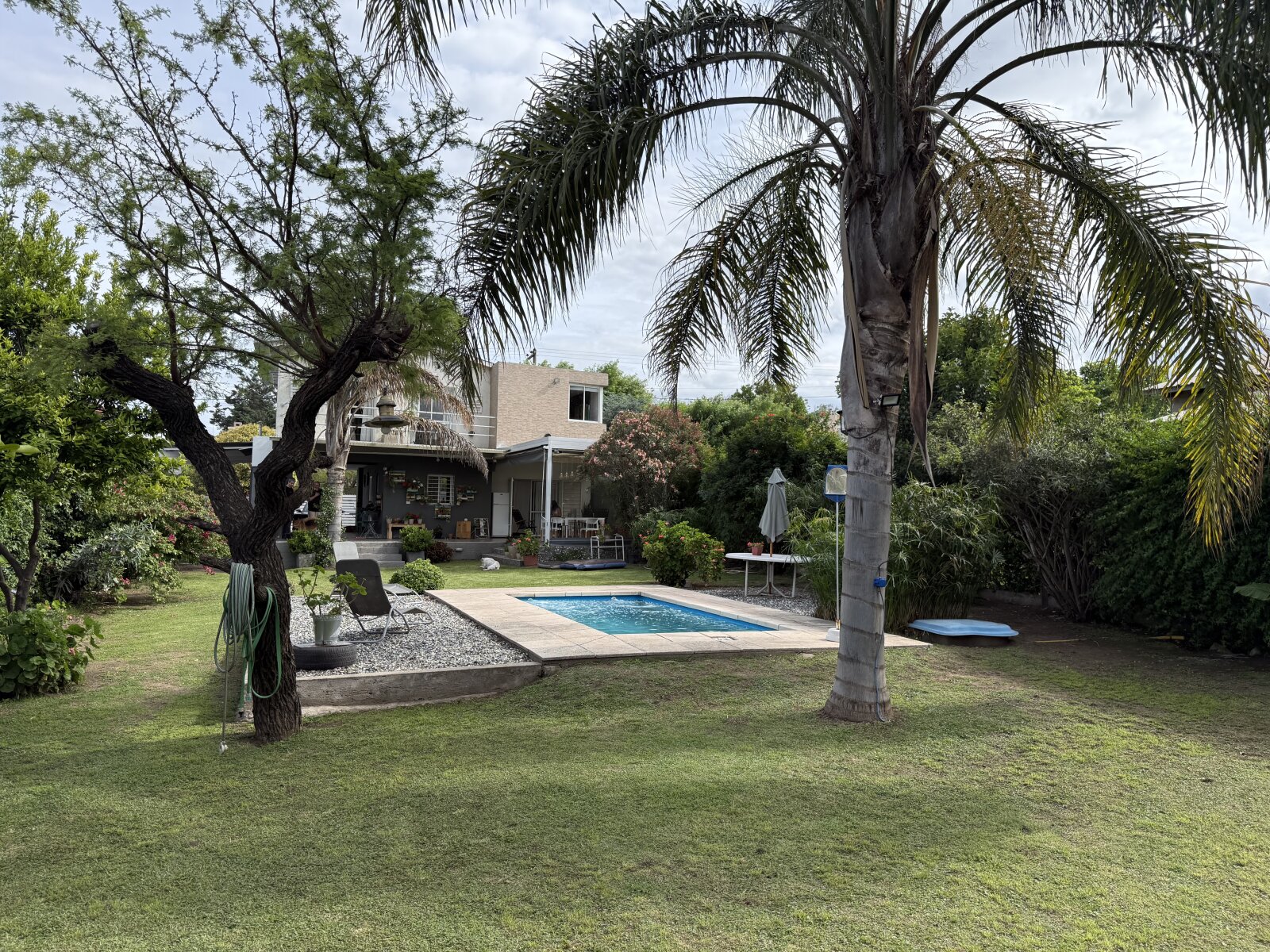 Casa con gran parque y pileta en Villa Rivera Indarte- 4 dorm, 3 baños, cochera techada - 48