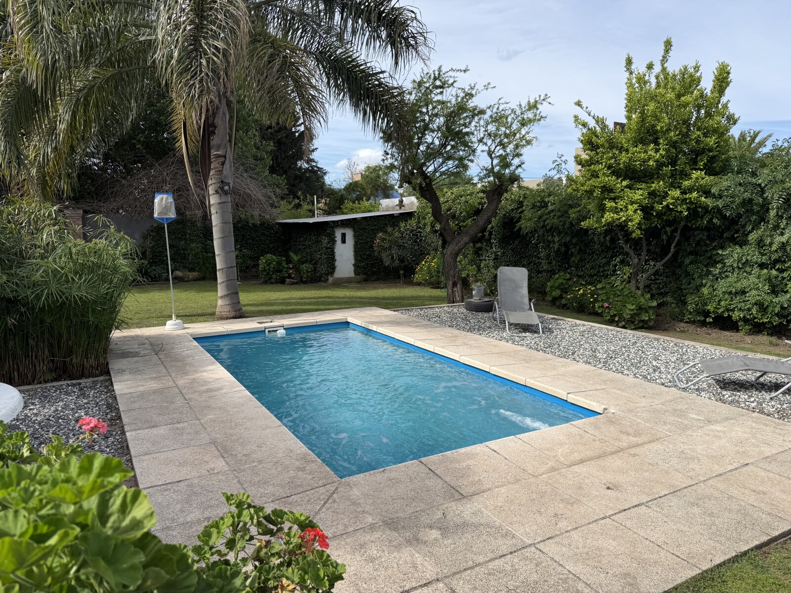 Casa con gran parque y pileta en Villa Rivera Indarte- 4 dorm, 3 baños, cochera techada - 44